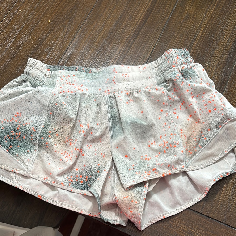 Lululemon Hotty Hot Women's White and Orange Shorts size 8 2.5inch Glow in dark